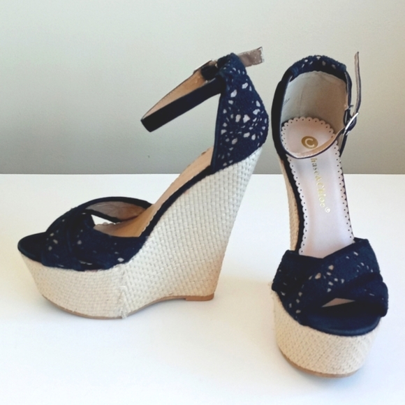 *Relisted* Chase & Chloe Women's Black Lace Criss Cross Toe Wedges Platforms 7 - Picture 16 of 16